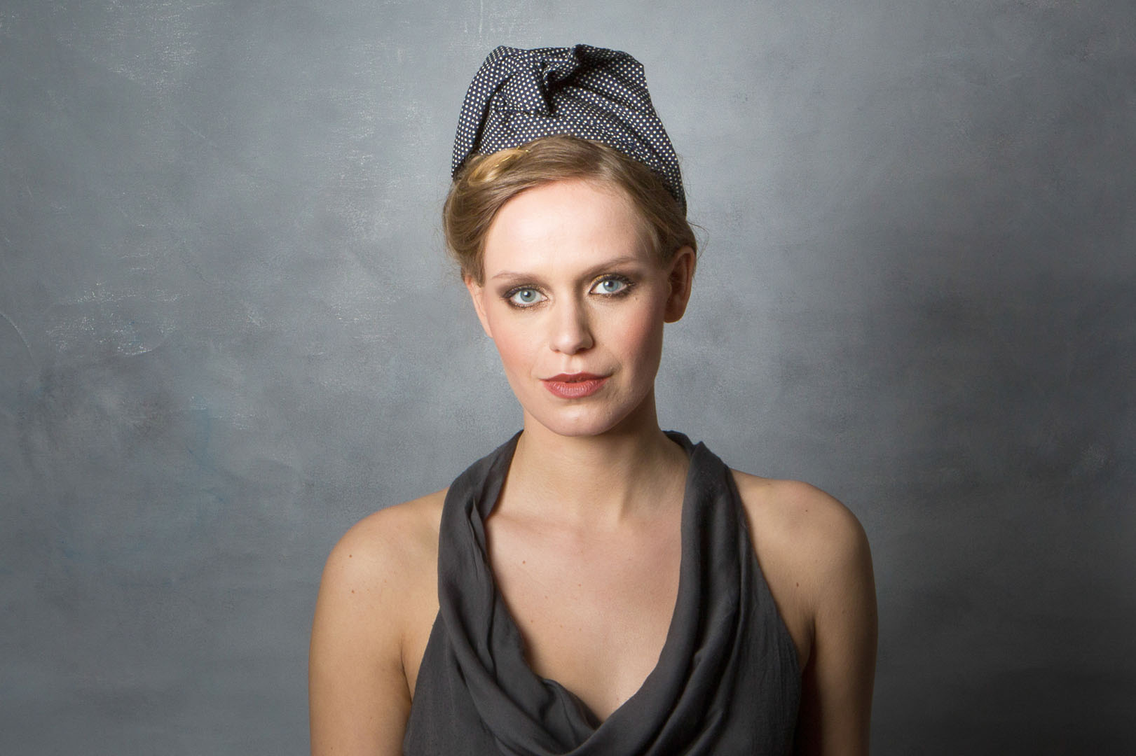 Navy_blue_vintage_style_headwrap