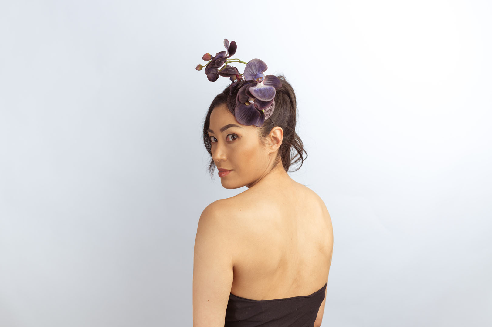 Simonetta Vespucci: Purple orchid fascinator
